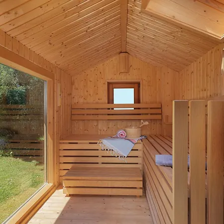 Dornstetten: Sonniges Design Haus: Kamin, Sauna, Hot Pot, Zaun *