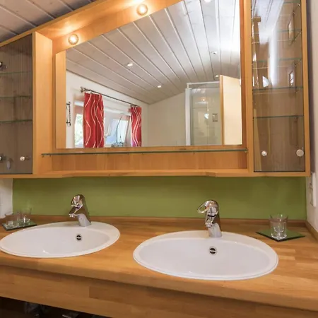 Dornstetten: Sonniges Design Haus: Kamin, Sauna, Hot Pot, Zaun Dornstetten