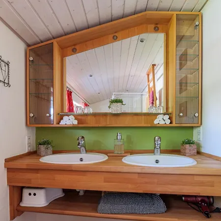 Dornstetten: Sonniges Design Haus: Kamin, Sauna, Hot Pot, Zaun Dornstetten