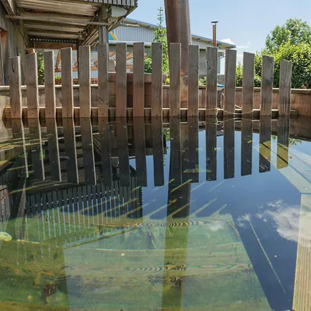 Dornstetten: Sonniges Design Haus: Kamin, Sauna, Hot Pot, Zaun *