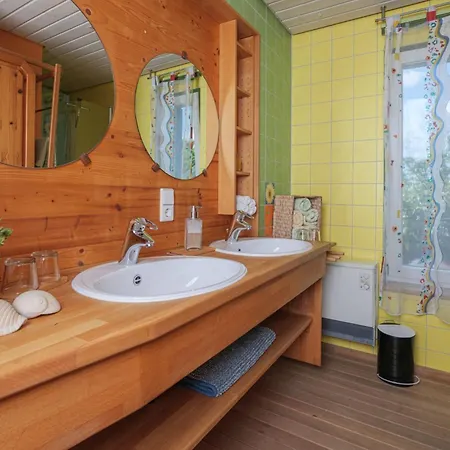 Dornstetten: Sonniges Design Haus: Kamin, Sauna, Hot Pot, Zaun 펜션 *