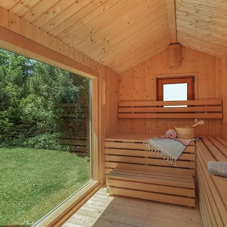 Dornstetten: Sonniges Design Haus: Kamin, Sauna, Hot Pot, Zaun 펜션