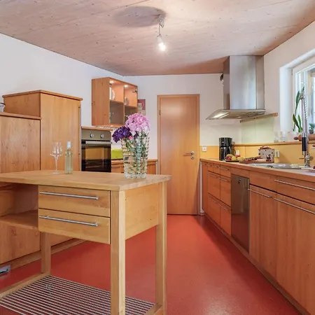 Dornstetten: Sonniges Design Haus: Kamin, Sauna, Hot Pot, Zaun *