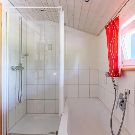 Dornstetten: Sonniges Design Haus: Kamin, Sauna, Hot Pot, Zaun