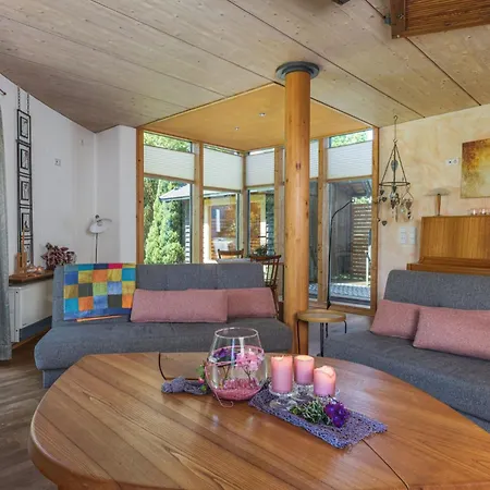 Dornstetten: Sonniges Design Haus: Kamin, Sauna, Hot Pot, Zaun