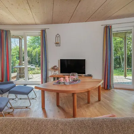 Dornstetten: Sonniges Design Haus: Kamin, Sauna, Hot Pot, Zaun 펜션